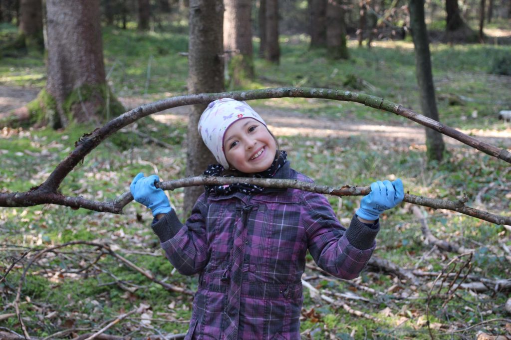 Gemeinsame Tätigkeiten in der Natur helfen zueinander zu finden.